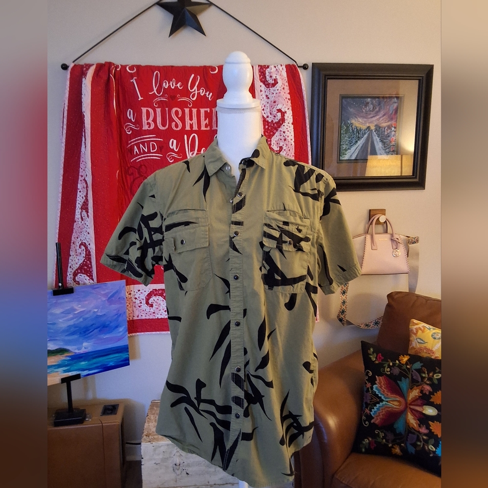 Men's Green and Black Button-Up Shirt